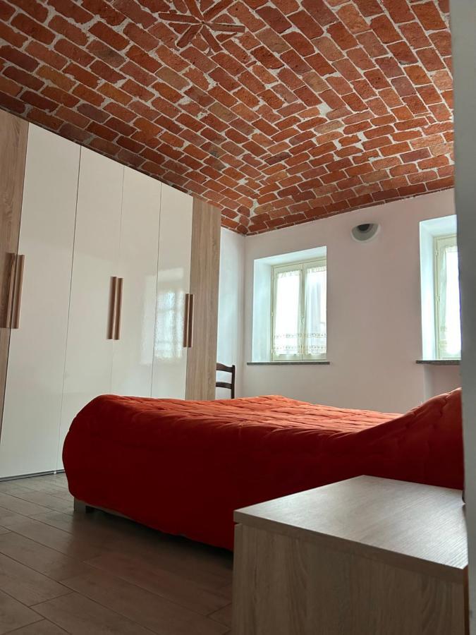 Takapradalu Villa Cisterna dʼAsti Exterior foto
