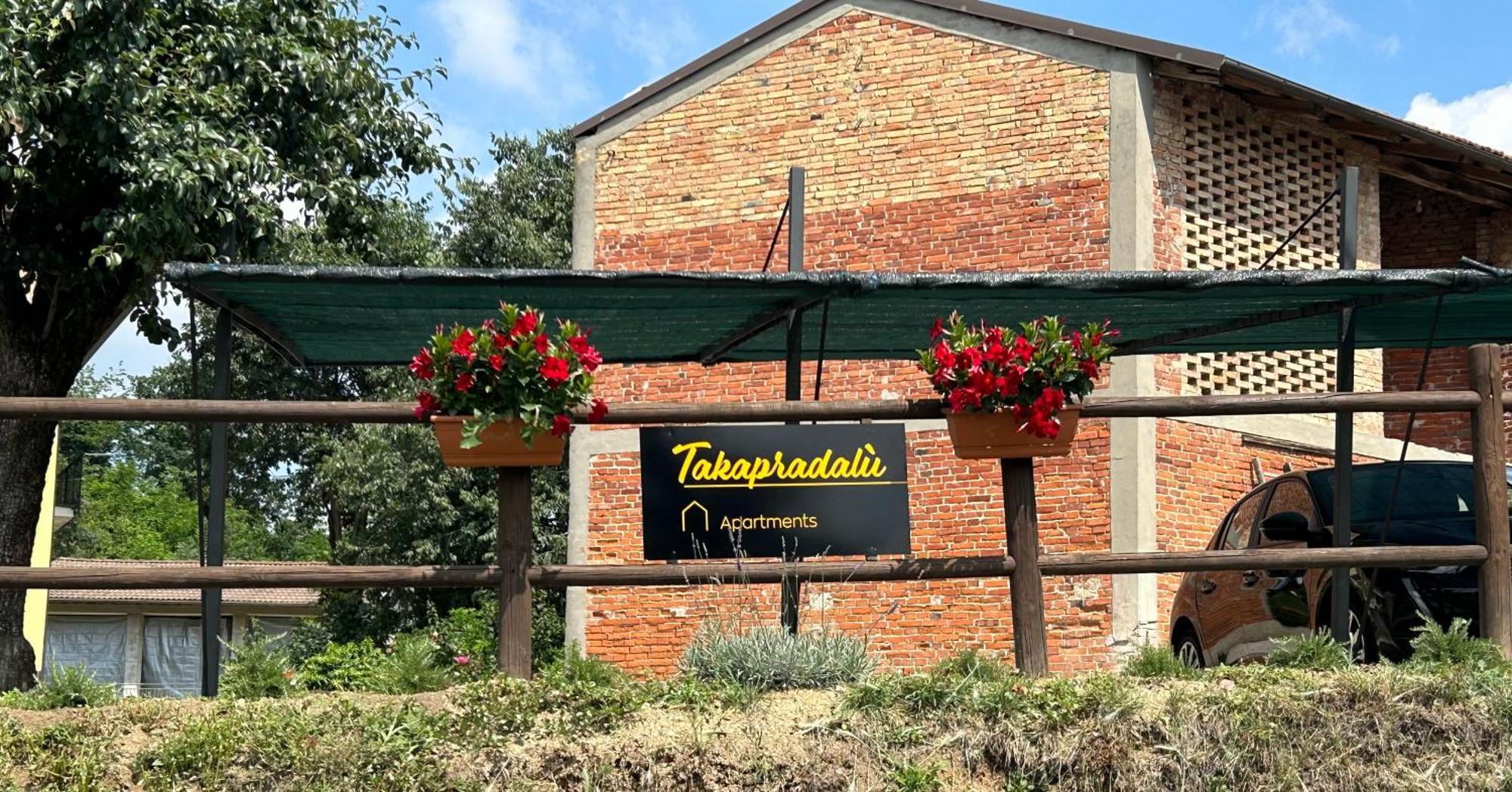 Takapradalu Villa Cisterna dʼAsti Exterior foto