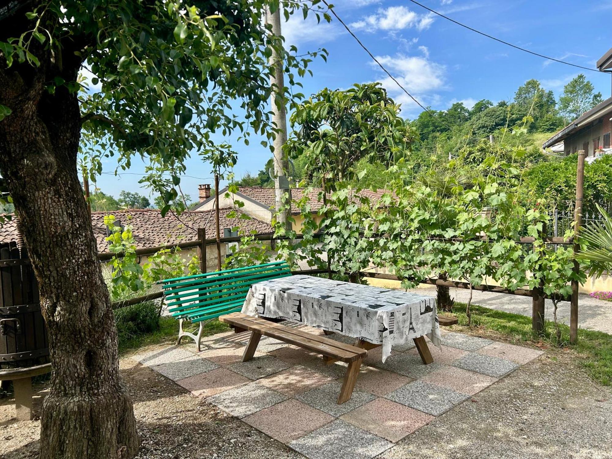 Takapradalu Villa Cisterna dʼAsti Exterior foto