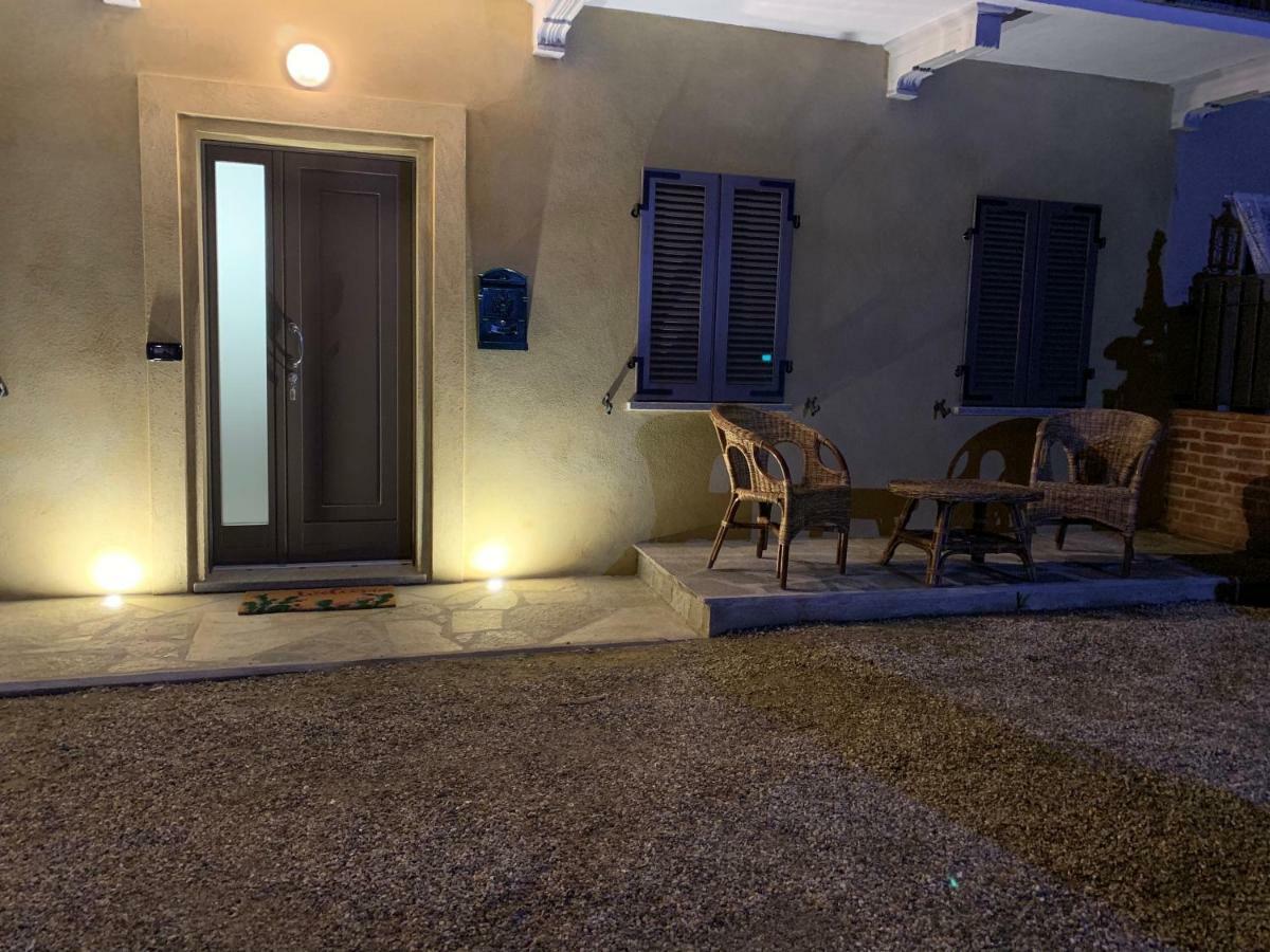 Takapradalu Villa Cisterna dʼAsti Exterior foto